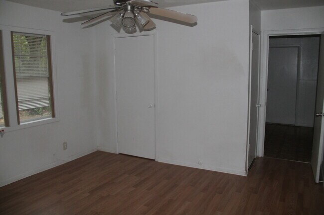 Building Photo - 414 Ruth St