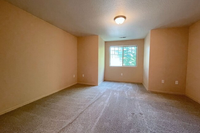 Building Photo - Fantastic Kenton Home with Central A/C, Wa...