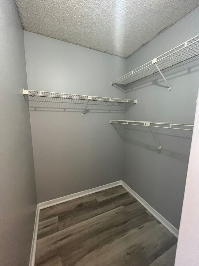 Building Photo - ONE BEDROOM ONE BATHROOM!! WATERFRONT COMMUNITY