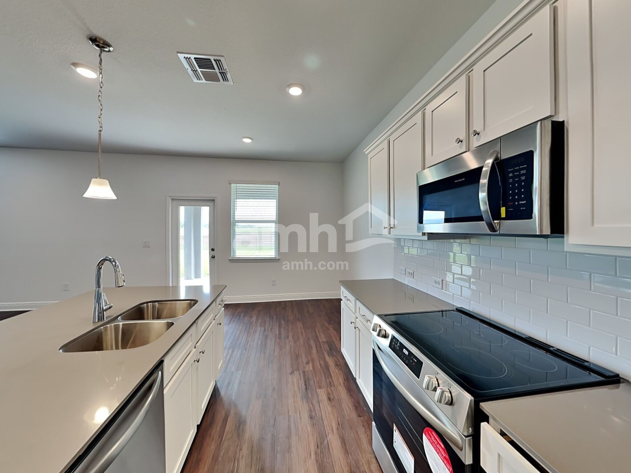 Building Photo - 14641 Cedar Ml Dr