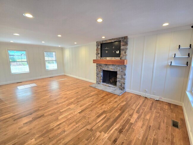 Building Photo - 12469 Daisywood Dr