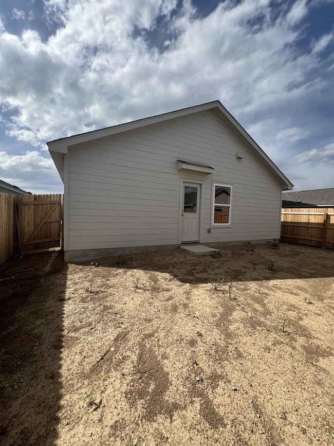 Building Photo - 9852 Butte Crk