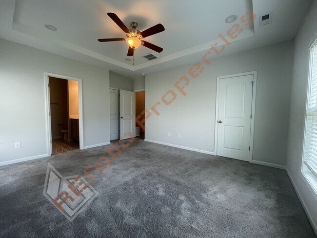 Building Photo - Beautiful 4BD 2.5BA Home w/Primary Suite o...