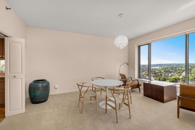 Building Photo - 1414 SW 3rd Ave