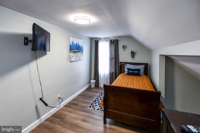 Building Photo - 3802 Cedar Dr