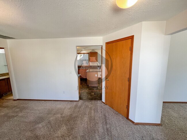 Building Photo - Single Level Home in Canby - Available Now