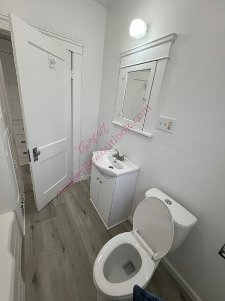 Bathroom - 3191 W 116th St