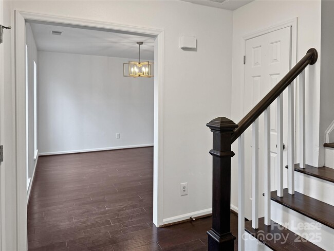 Building Photo - 8509 Golf Ridge Dr