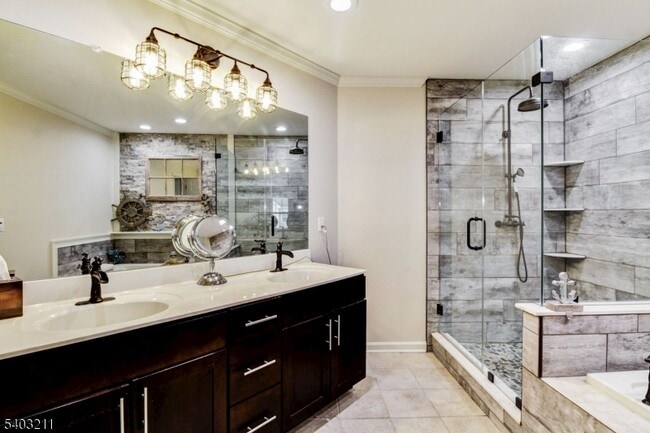 Building Photo - 4 Shadowlawn Dr