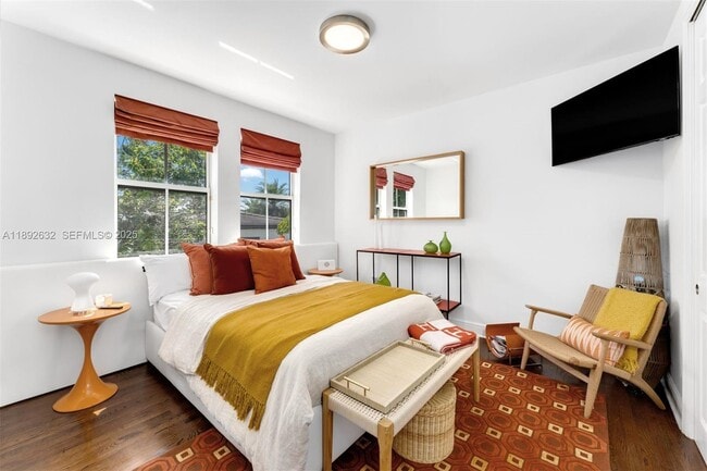 Building Photo - 2143 N Bay Rd