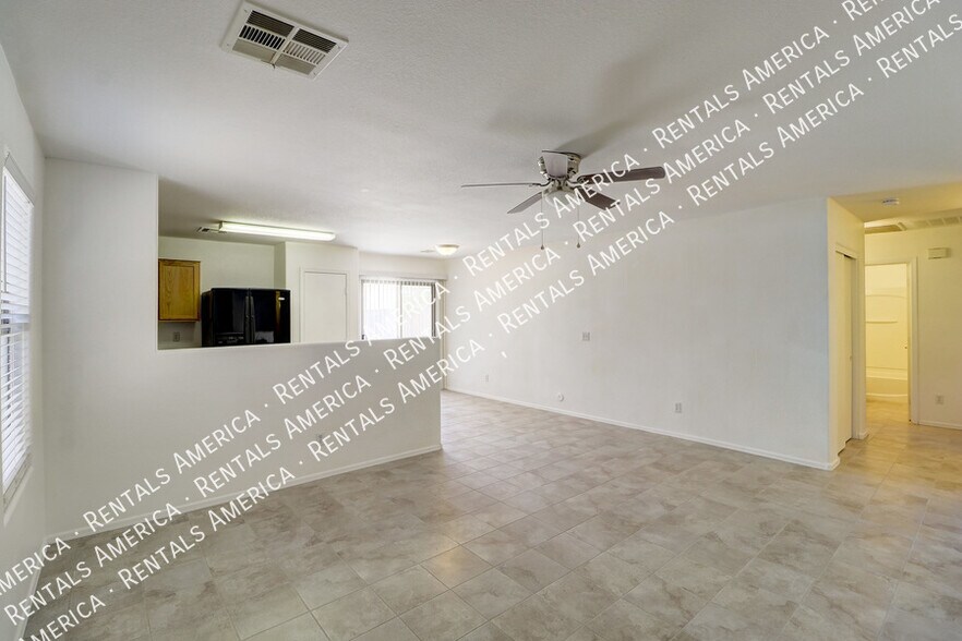 Building Photo - 6003 E Sunrise Cir