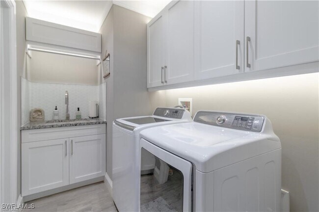 Building Photo - 5544 Lago Villaggio Way