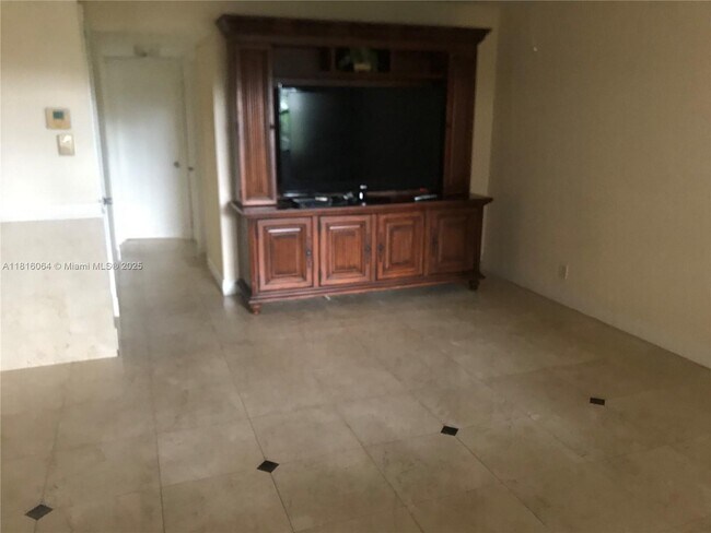 Building Photo - 501 Blue Heron Dr
