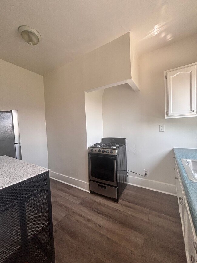 Building Photo - Studio with a view. Close to DTLA, Eagle R...