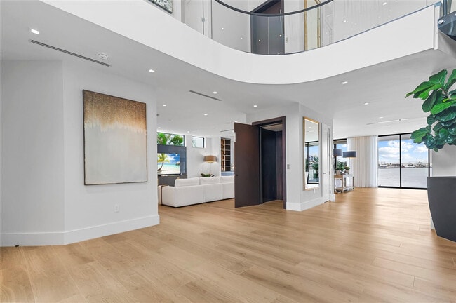 Building Photo - 1957 Harbourview Dr