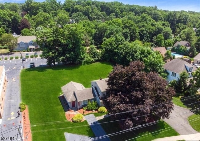Building Photo - 326 Ramapo Valley Rd