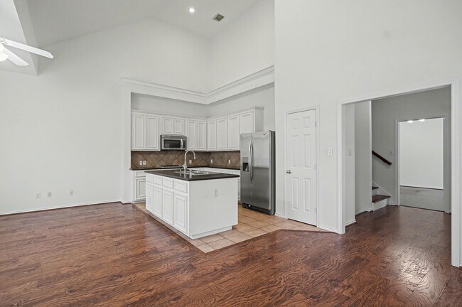 Building Photo - 2416 Charleston St