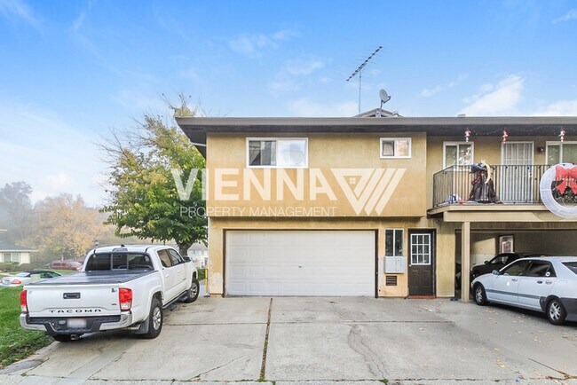 Building Photo - Auburn Condo is NOW rent ready!