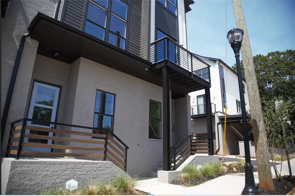 Building Photo - 1350 May Ave SE