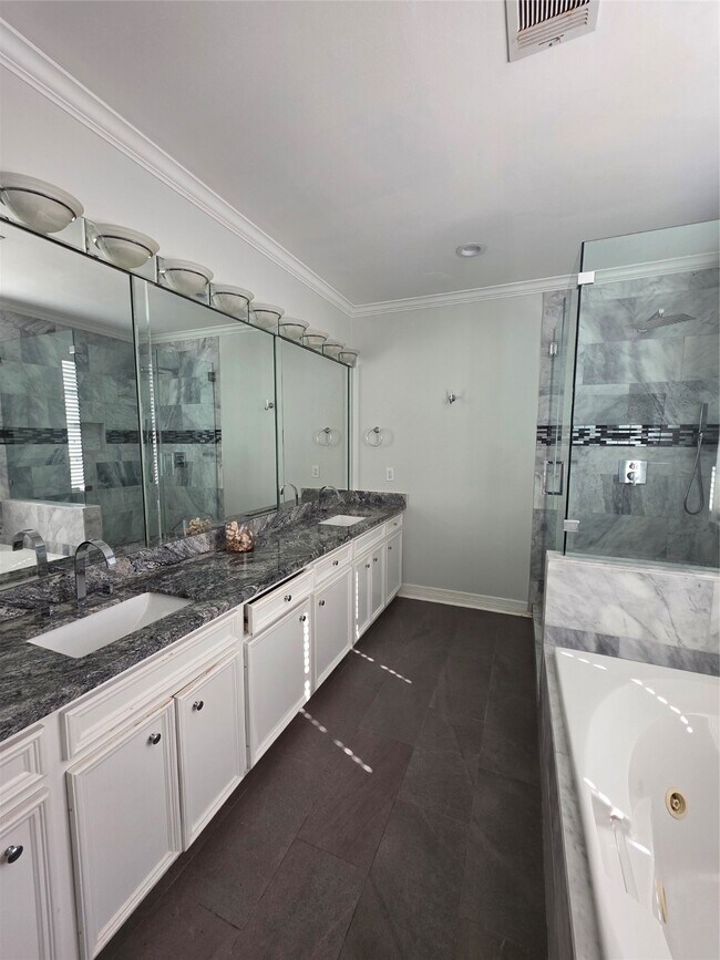 Building Photo - 1714 Roy St