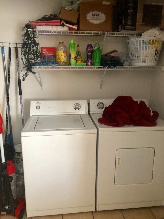 Building Photo - 104 B St