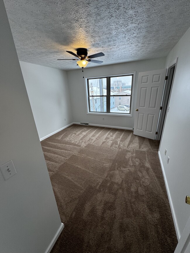 Bedroom 2 - 859 E Saint Johns St