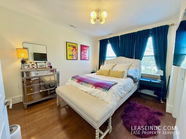 Building Photo - 159 V St NE