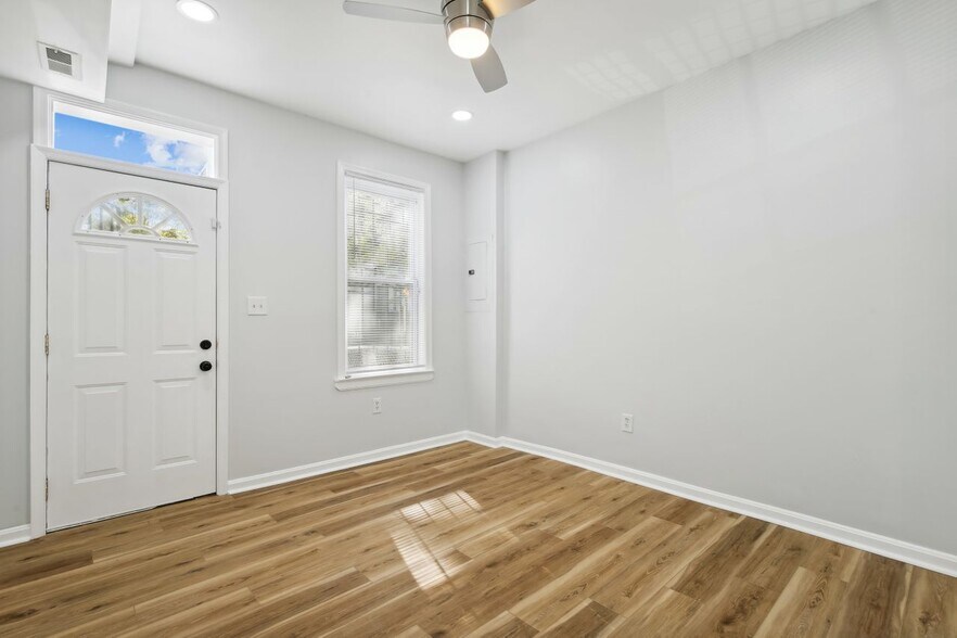 Building Photo - 1110 3rd St NE