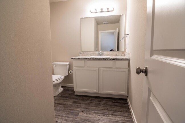 Building Photo - 2120 Langford Ave