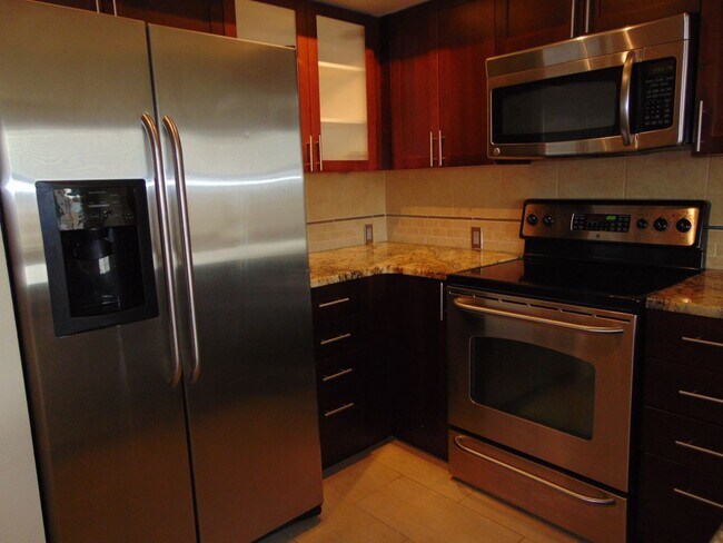 Building Photo - Luxurious and Spacious Ballard 1 Bedroom C...