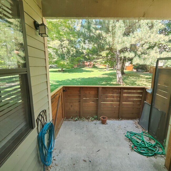 Building Photo - 3BR/2.5BA Townhome for Rent