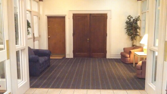 Building Photo - The Uptown Lofts #105