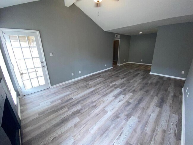 Building Photo - 10211 Sugar Branch Dr