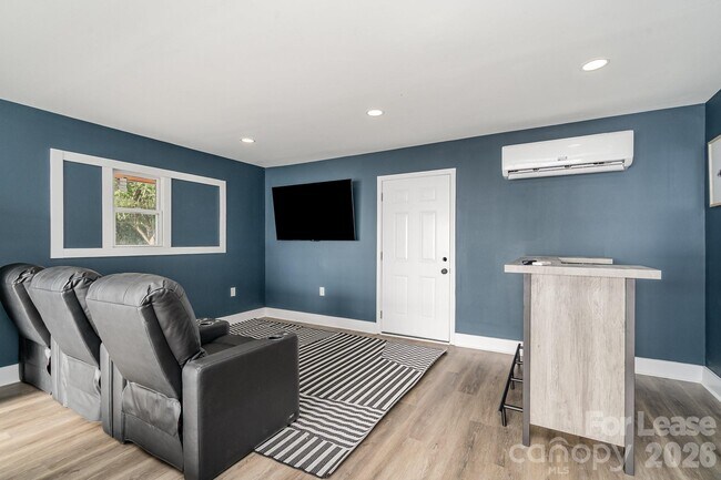 Building Photo - 8823 Dartmoor Pl