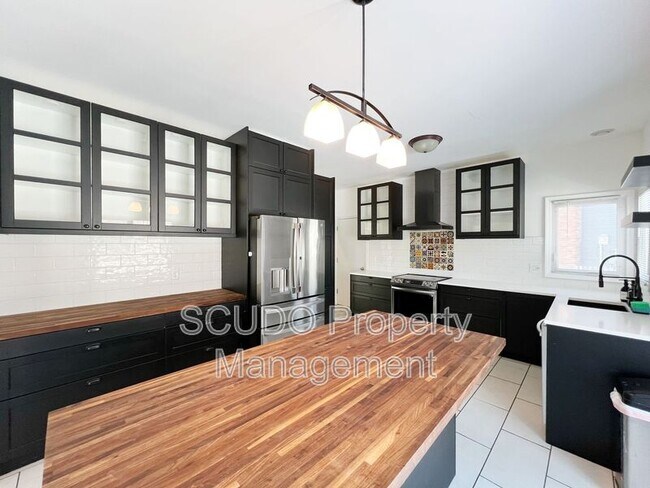 Building Photo - 15610 Outlook St