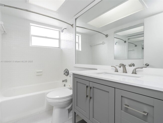 Building Photo - 2025 Miami Rd