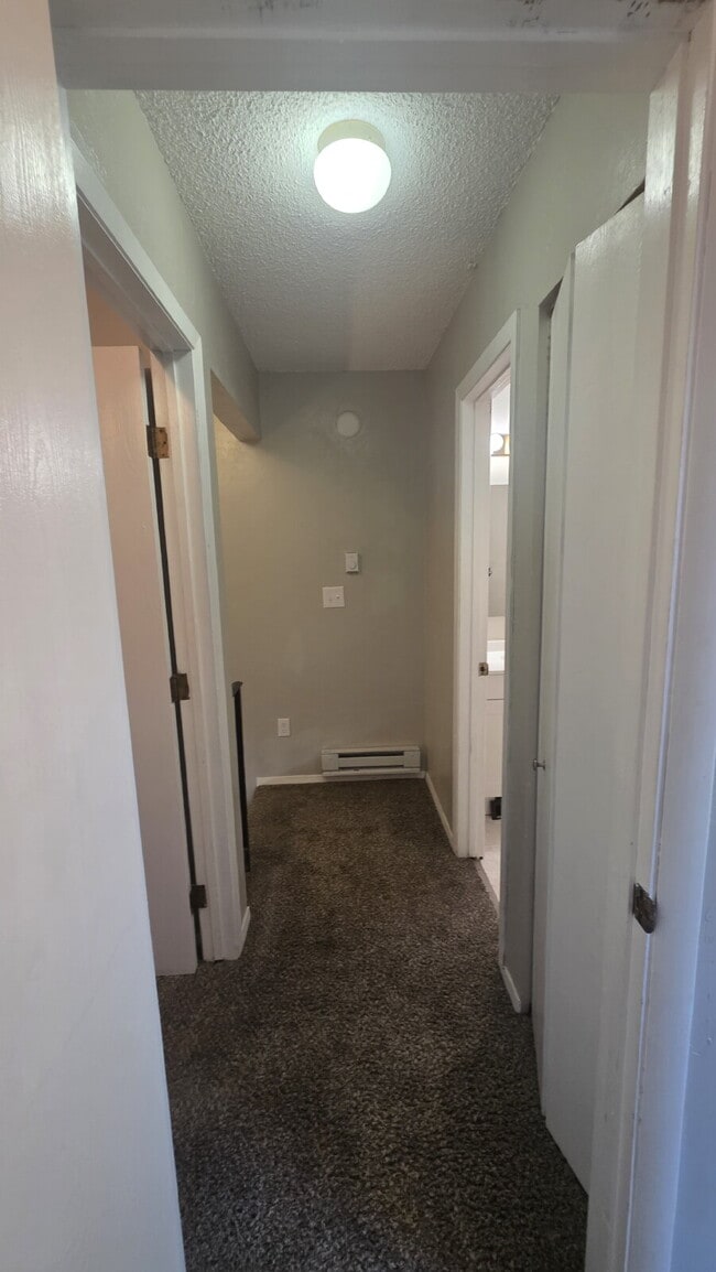 Building Photo - 2 Bed- 1 Bath on Darby West Side