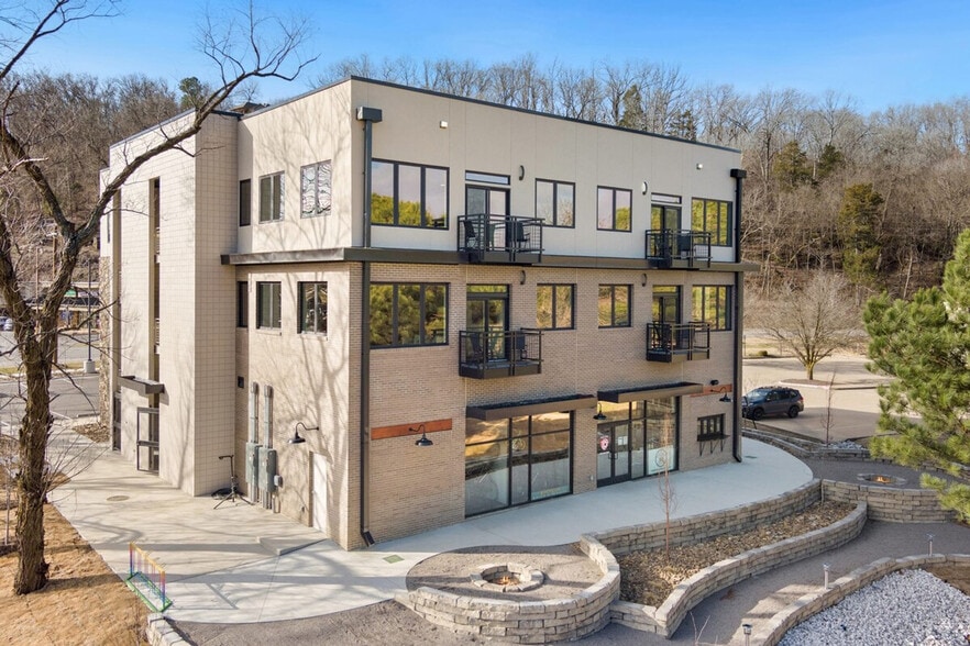 Building Photo - 10 Riordan Rd