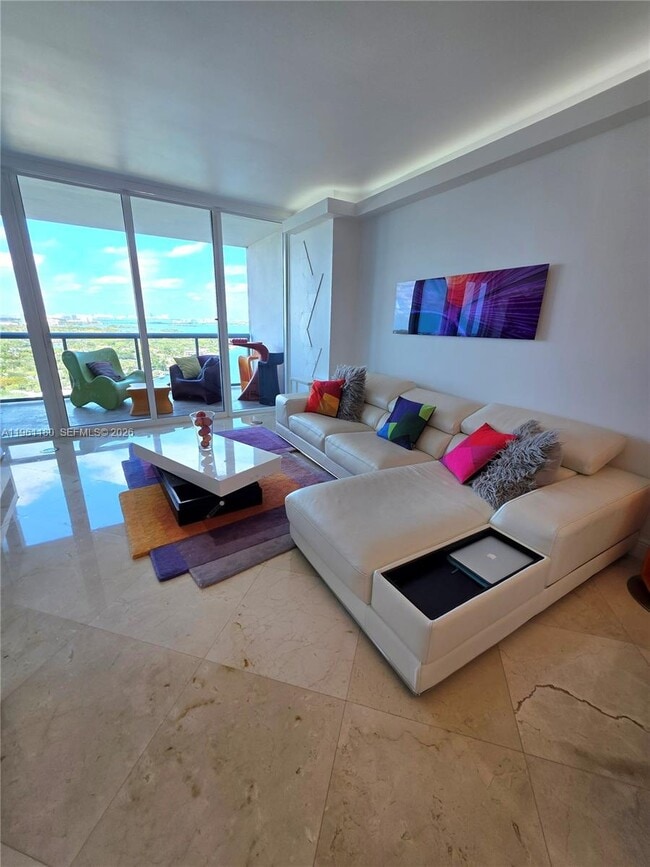 Building Photo - 601 NE 36th St