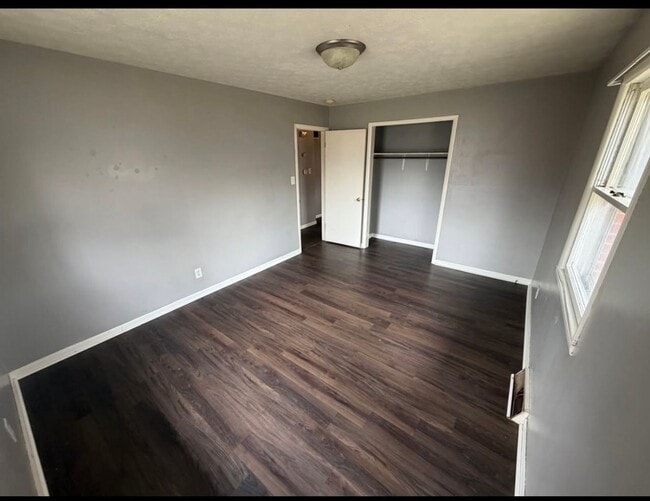 Building Photo - 2 bedroom 1 bath Carport