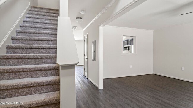 Building Photo - Townhome In BOYINGTON PLACE!