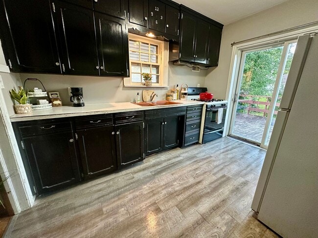 Building Photo - 4 Bed, 1.5 Bath Home for Rent in Waterloo ...