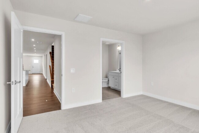 Building Photo - Modern New, Never Lived-in 3BR/2.5BA Townh...