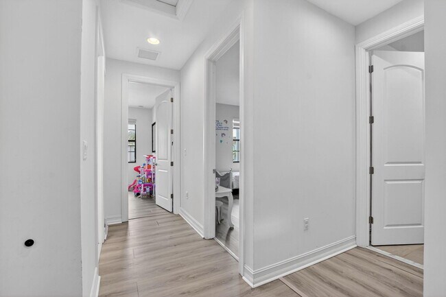 Building Photo - 10106 Akenside Dr