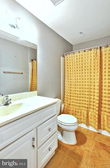 Building Photo - 9902 Woodview Dr