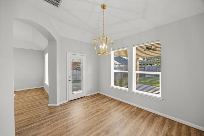 Building Photo - 12322 W Elizabeth Shore Loop