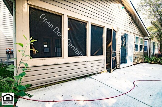 Building Photo - 15012 Tally Ho Dr