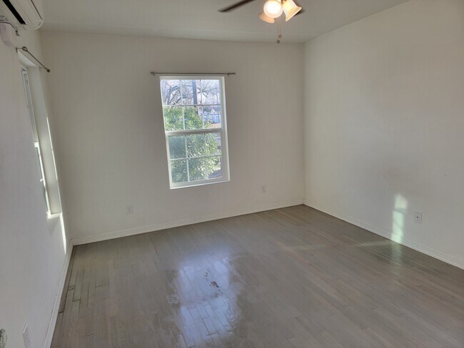 Building Photo - 2625 Cincinnati Ave