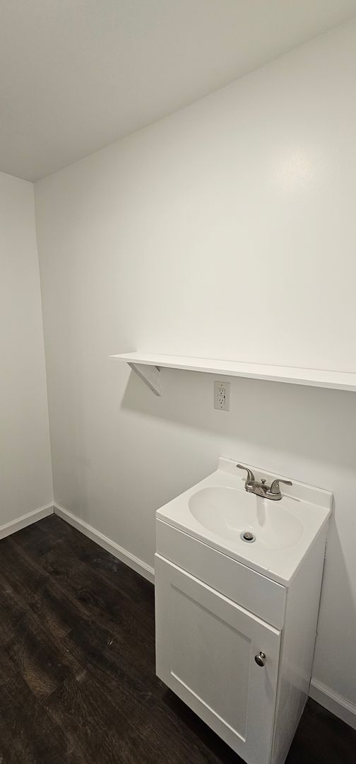 Building Photo - Renovated 4 bedroom with full unfinished basement