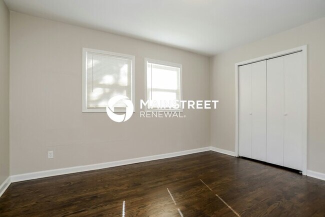 Building Photo - 3 Bedroom Pet-Friendly Home in Grandview, MO with Main Street Renewal